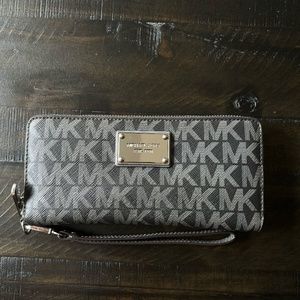 Michael Kors Wallet/Wristlet - Two Tone Gray
